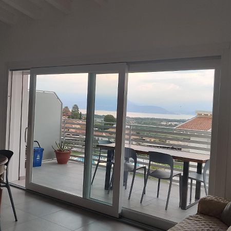 Bilocale In Residence Vista Lago Con Piscina 폴페나체 델 가르다 외부 사진