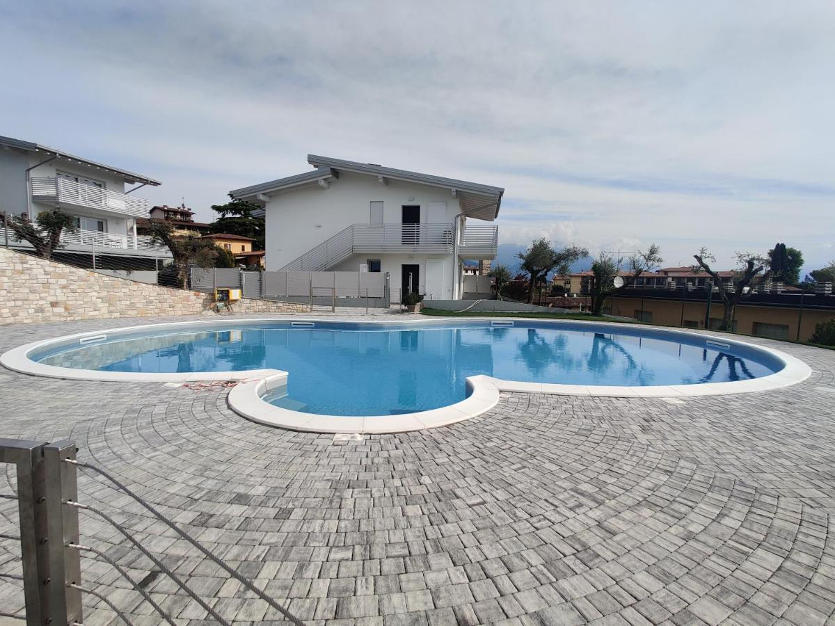 Bilocale In Residence Vista Lago Con Piscina 폴페나체 델 가르다 외부 사진